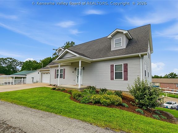 3rd image of 125 Graceland Cir