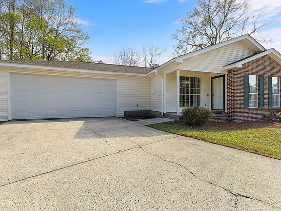 3rd image of 116 Northwest Cir