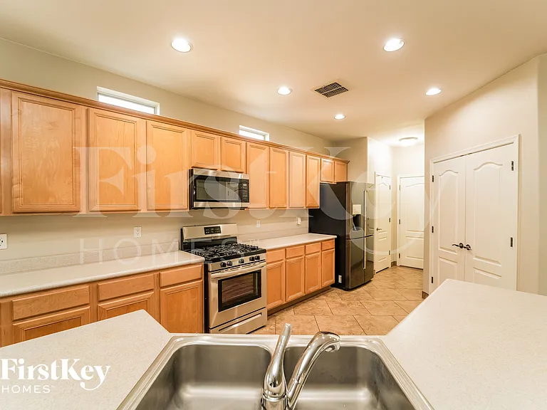 7776 W Thelon Ct — Photo 5