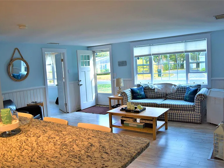 167 Breezy Point Rd — Photo 4