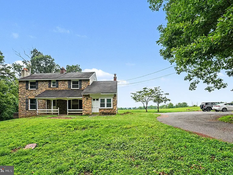 712 E Pine Ford Rd — Photo 4