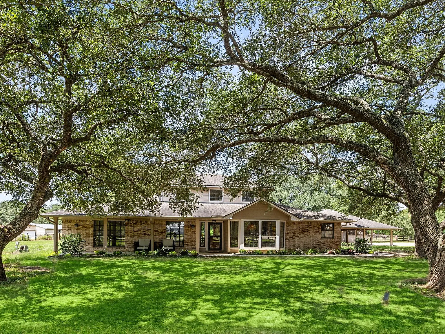 4 bed, 2.5 bath, 2162 sqft, $4,500 — Photo 1