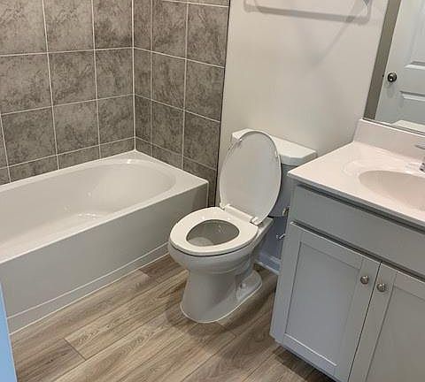 4th image of 270 Swan Field Ave