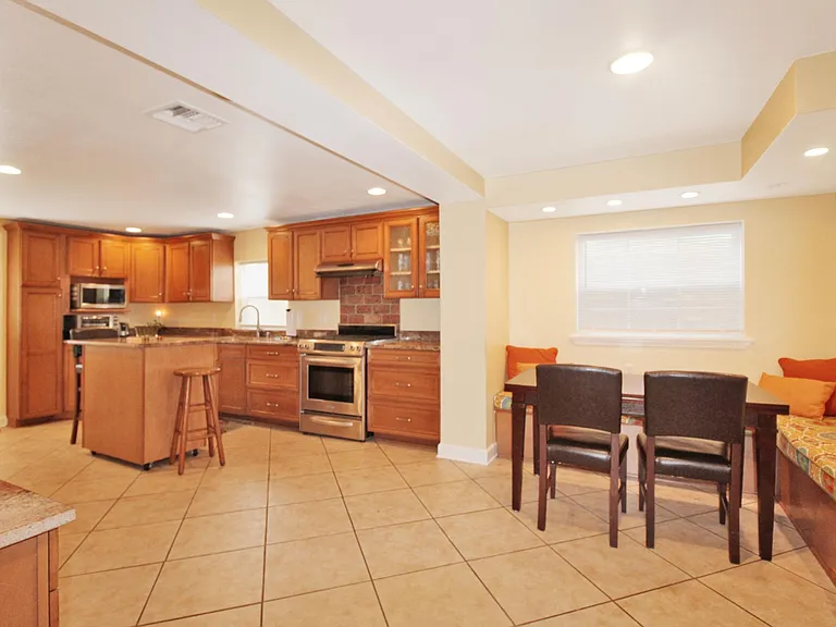 5520 Canal Blvd — Photo 2