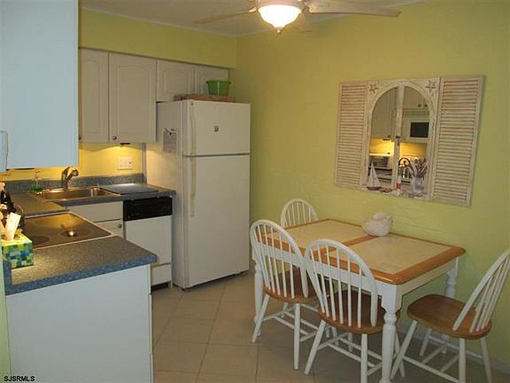 4th image of 600 Pleasure Ave APT 8