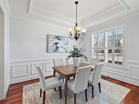 2nd image of 906 Minerva Dale Dr