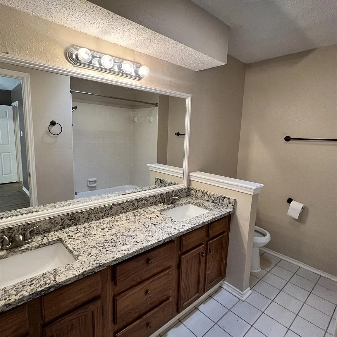 3 bed, 1434 sqft, $2,475 — Photo 1