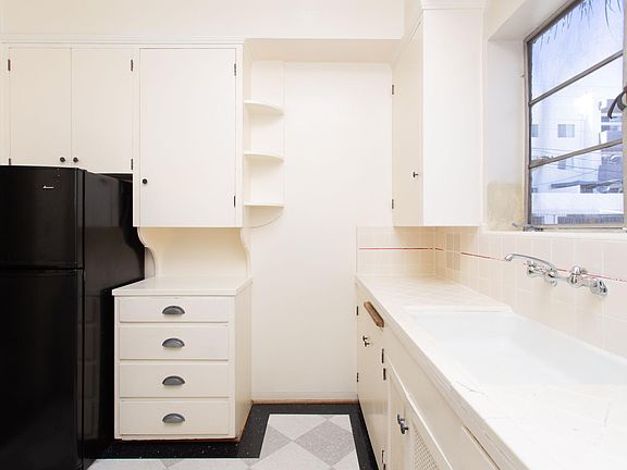 5th image of 143 S Edgemont St APT C