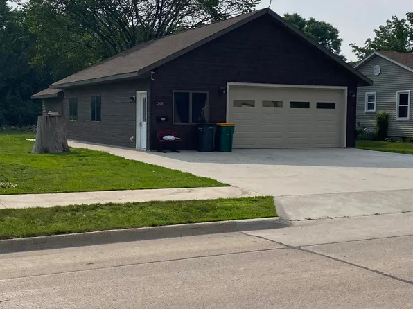 208 S Winnebago St E, Lake Mills, IA 50450