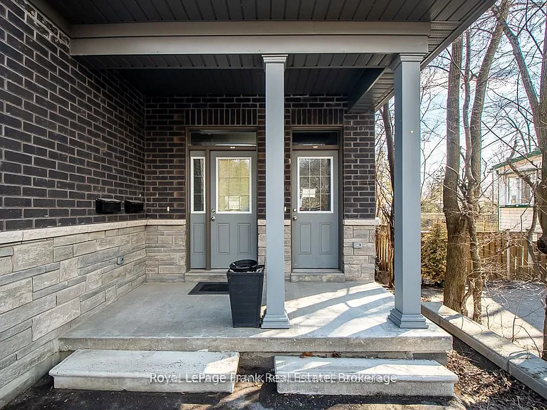 805B Dundas St W #LOWER — Photo 2