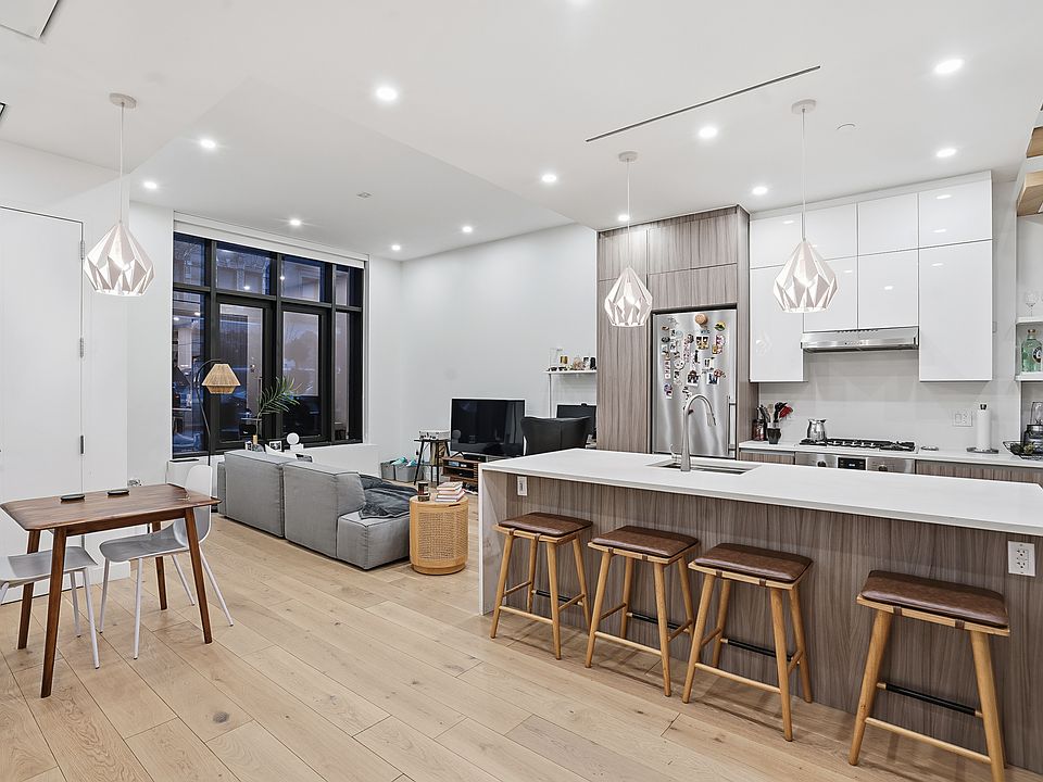 1st image of 249 E 50th St Floor 1