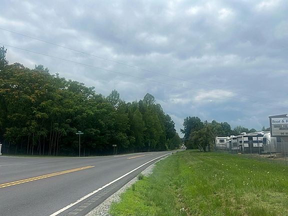 5th image of 4865 Courthouse Rd