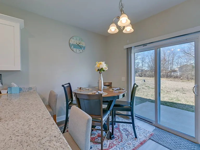 4998 Roberta Rd #4998 — Photo 6