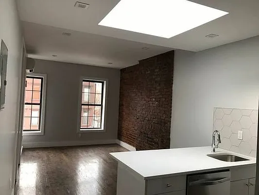 Rented by Premier Metro Realty Corp | media 18