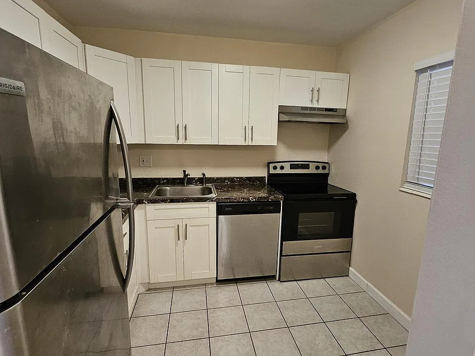 2900 NW 46th Ave #105