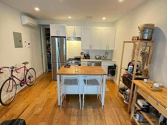 4th image of 263 Rogers Ave #2B
