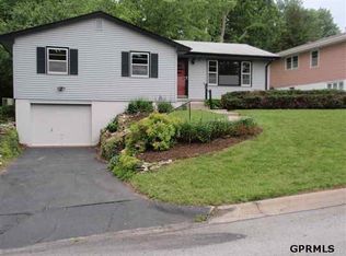 4915 N 57th St, Omaha, NE 68104