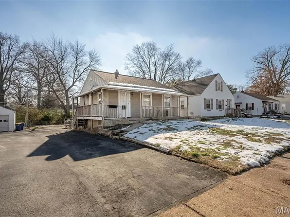 10212 Saint Arthur Ln, Saint Ann, MO 63074