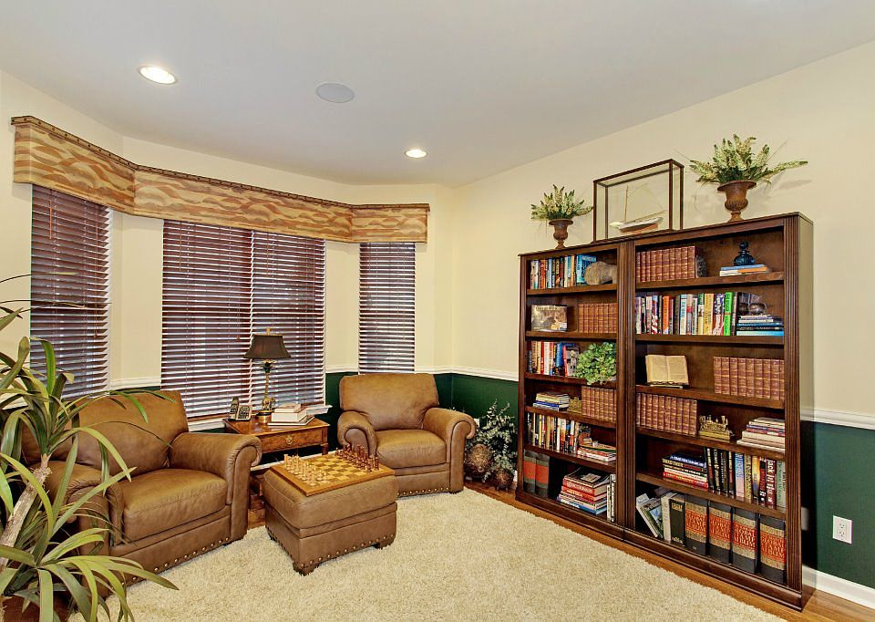 1st image of 21 Wake Robin Ln