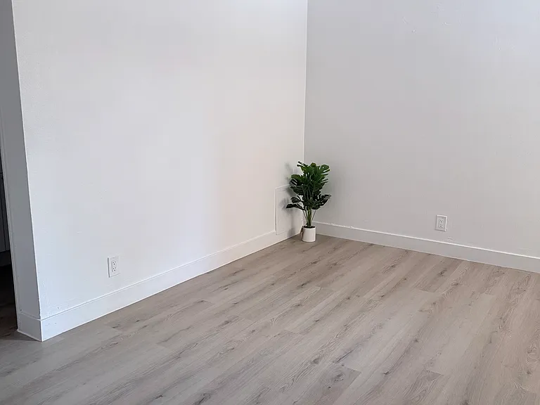8512 Balboa Blvd #11 — Photo 15