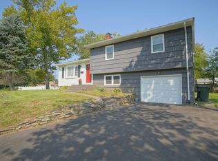 129 Summerset Dr, East Hartford, CT 06118