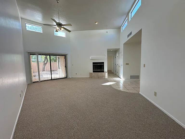8435 N Hanks Pl — Photo 16