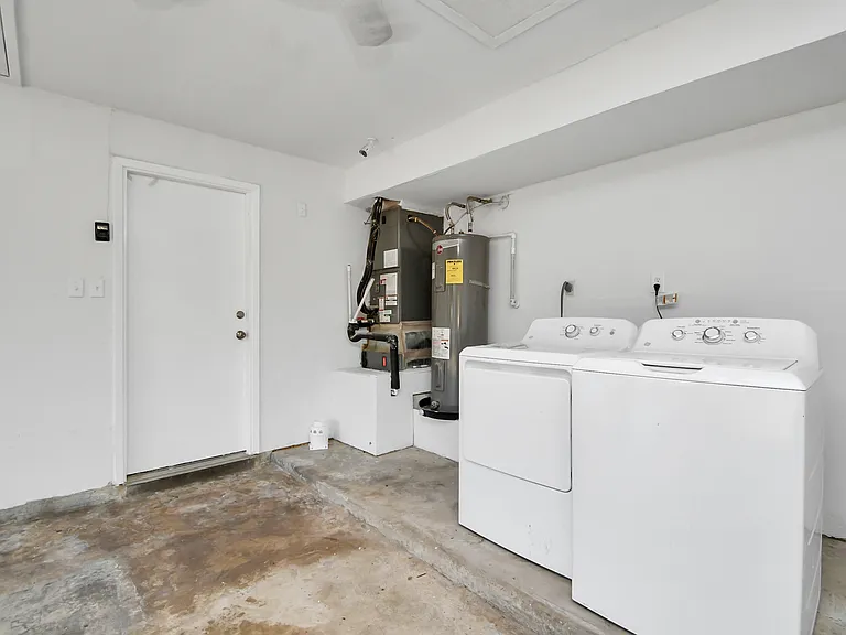 Washer/dryer in attached garage.