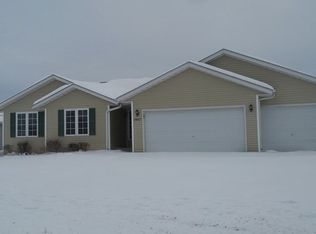 14027 Ashwin Ln, Poplar Grove, IL 61065