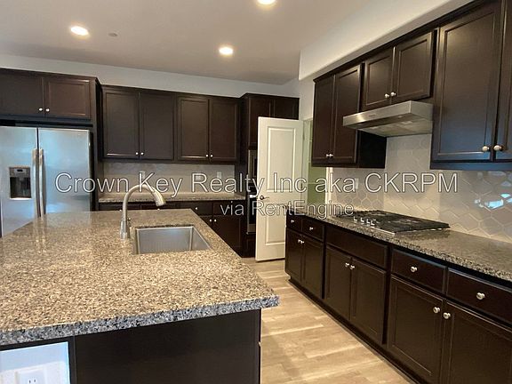 4th image of 3831 Comstock Pl