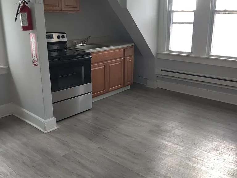 129-131 E Roosevelt Blvd — Photo 1