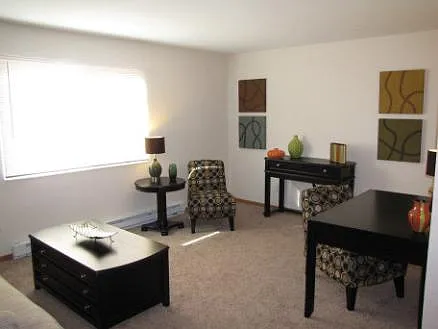 Courtyard Apartment Homes — Photo 4