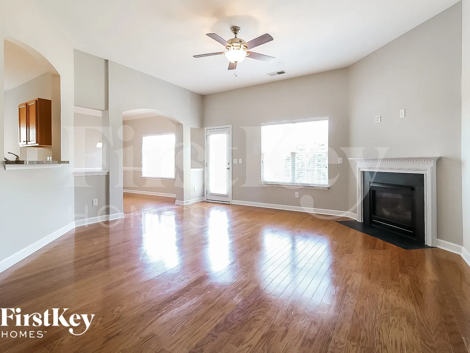 3 bed, 2.0 bath, 2633 sqft, $2,900 — Photo 4