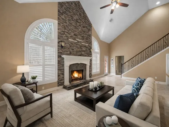 2438 Ripplewood Dr, Conroe, TX 77384