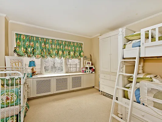 Sold by Sotheby's International Realty | media 10