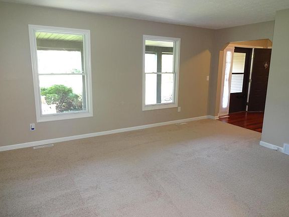 4th image of 11744 Canterbury Ave NW