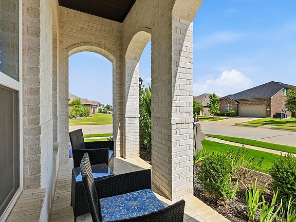 3rd image of 1100 Faringdon Dr
