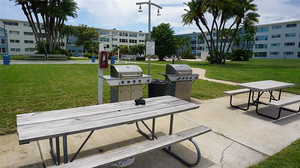 1 bed, 1.0 bath, 910 sqft, $1,950 — Photo 3