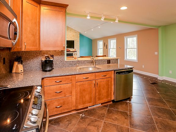 5th image of 3320 Beall Dr