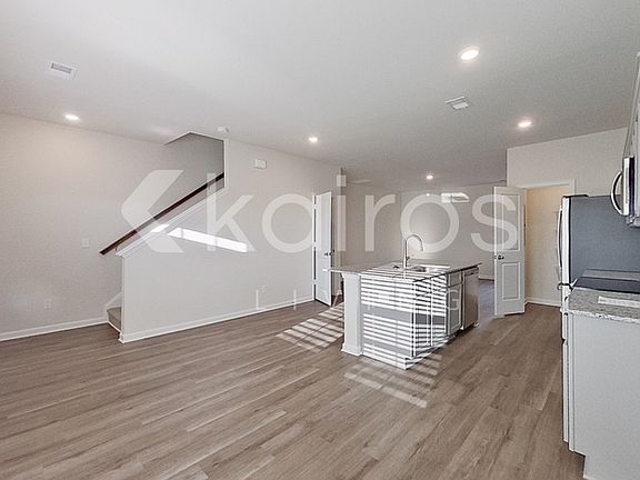 5th image of 2191 Banyan Cir