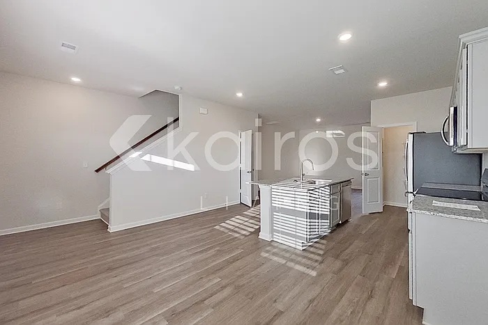 2191 Banyan Cir — Photo 5