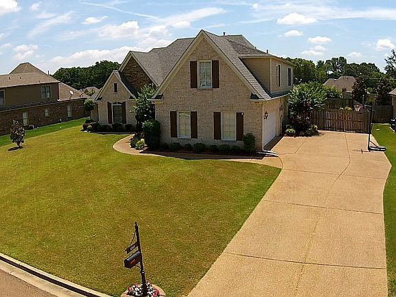 2nd image of 3820 Old Orchard Pl