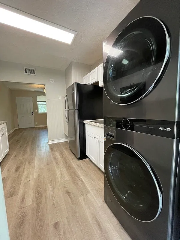 1575 West 19th Street, Unit 3 — Photo 4