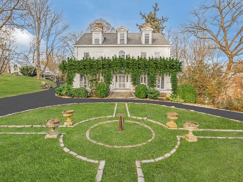 1st image of 8 Sharon Ln