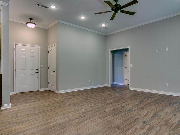 4th image of 22 Diamond Cir
