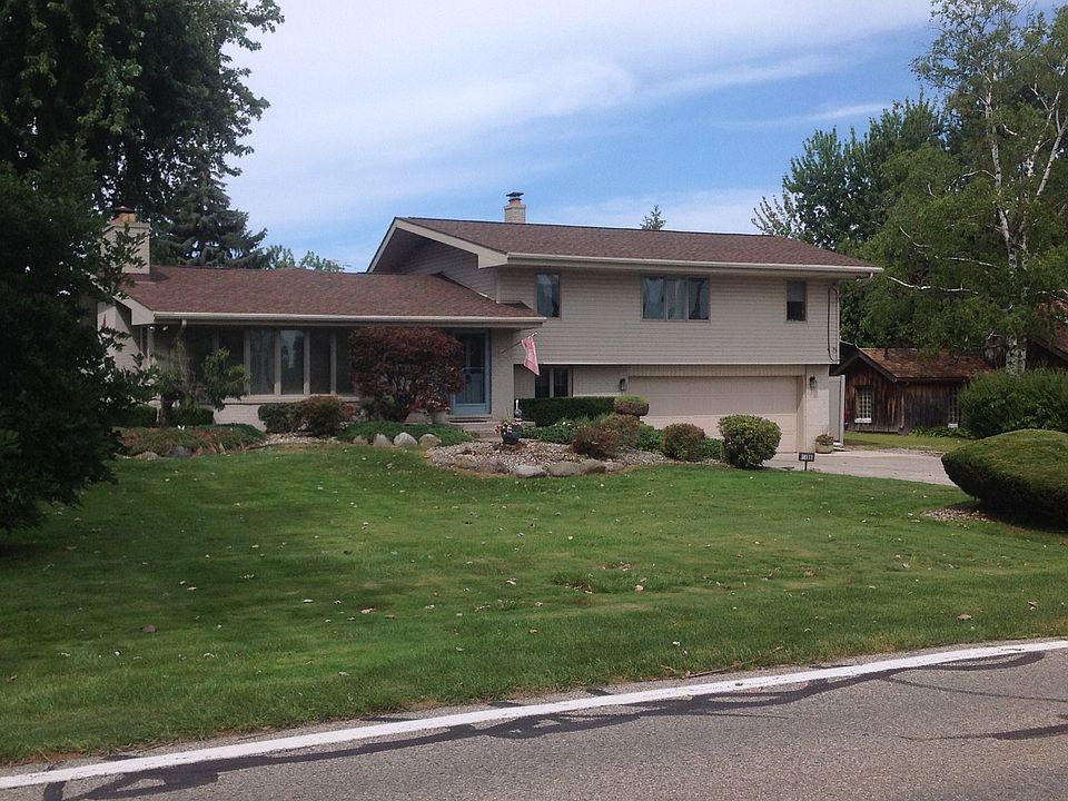 2nd image of 38111 Lakeshore Dr