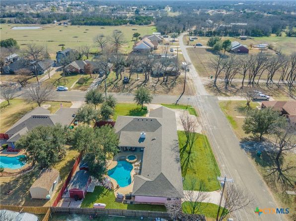 311 Clayton Dr, Gatesville, TX 76528