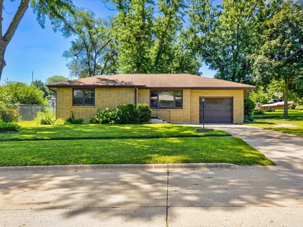 1519 Horse N Buggy Dr, Adel, IA 50003