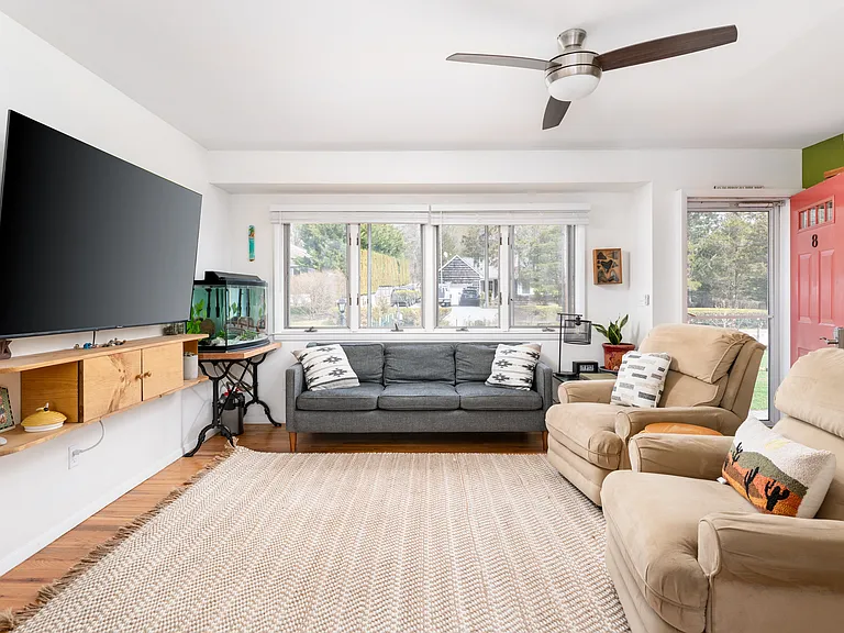 8 Flocee Ln — Photo 4