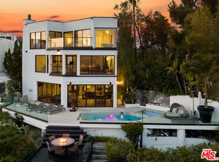 8308 Grand View Dr, Los Angeles, CA 90046