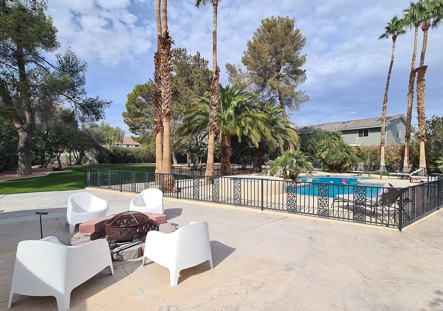 Vegas Oasis — Photo 4